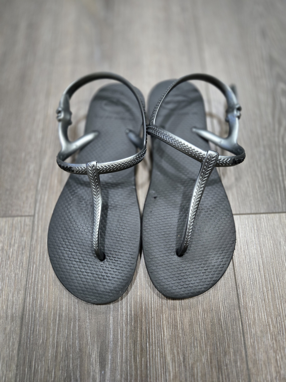 Havaianas Black T-strap Sandals with Braided Detail